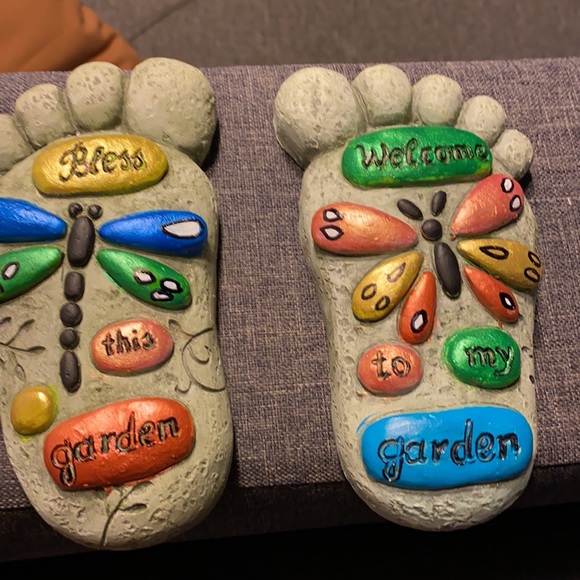 - - Garden stone feet to decorated your garden yard or patio - Picture 2 of 3